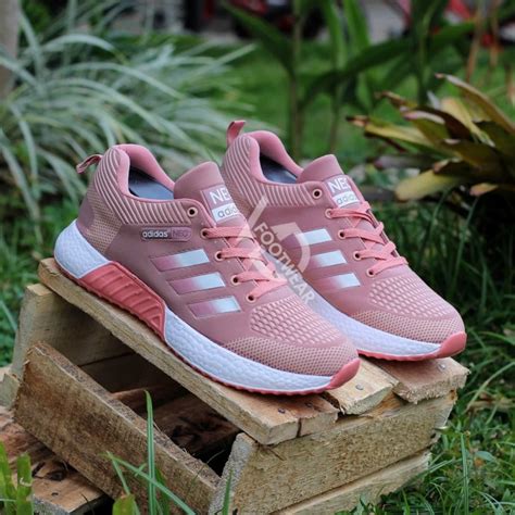 adidas sneakers untuk wanita